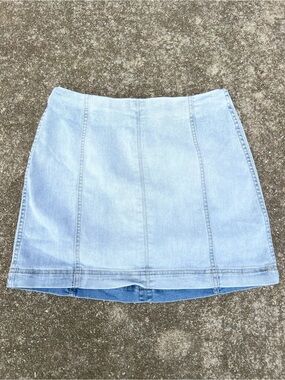 Wild Fable Light Wash Denim Mini Skirt Vertical Seam Detail Size 8